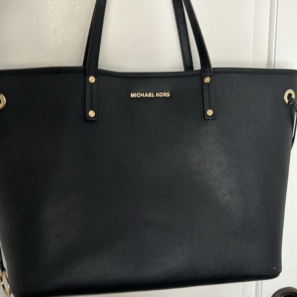 Michael Kors purse - Picture 4 of 9